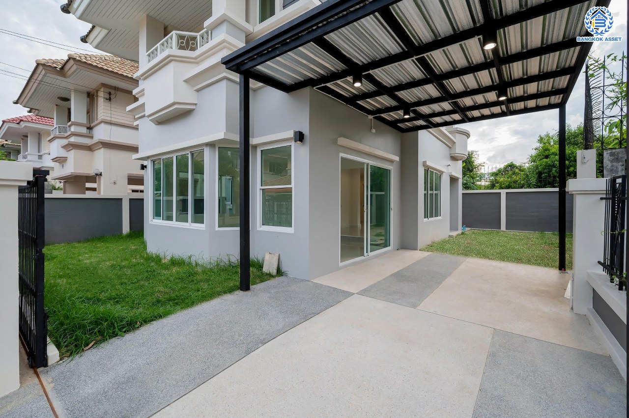 บ้านมือสองตกแต่งใหม่ โครงการ อรุณวดี พระราม5-รัตนาธิเบศร์ หลังมุม เนื้อที่ 50.4 ตร.ว. ฟังก์ชัน 3 ห้องนอน 2 ห้องน้ำ 1 ห้องอเนกประสงค์ จอดรถได้ 1 คัน บนทำเลทำเลศักยภาพ ติดถนนราชพฤกษ์ เชื่อมต่อทุกการเดินทาง ใกล้รถไฟฟ้าสายสีม่วง "สถานีบางรักใหญ่" และจุดขึ้นทางด่วน "ศรีรัช"